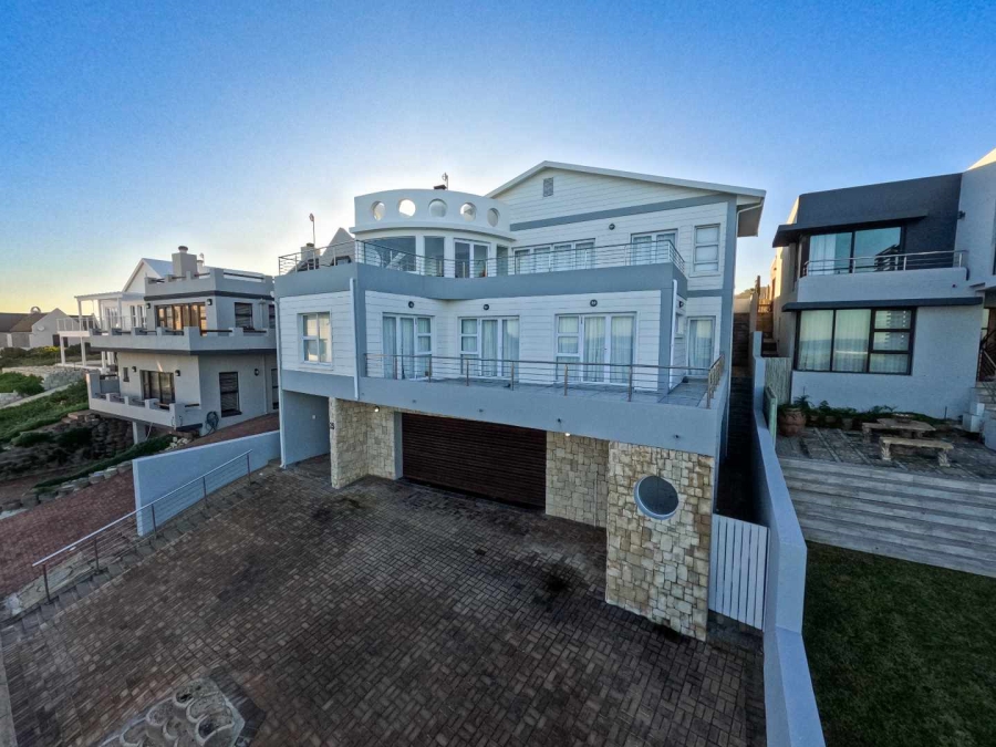 4 Bedroom Property for Sale in Stilbaai Oos Western Cape